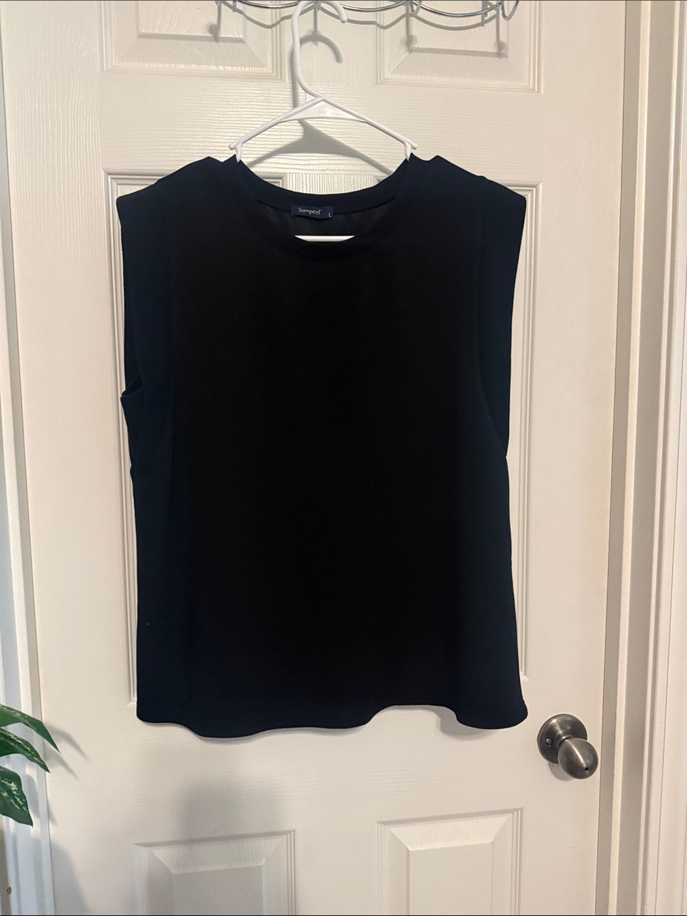 Sleeveless Crewneck Tank Top - Black